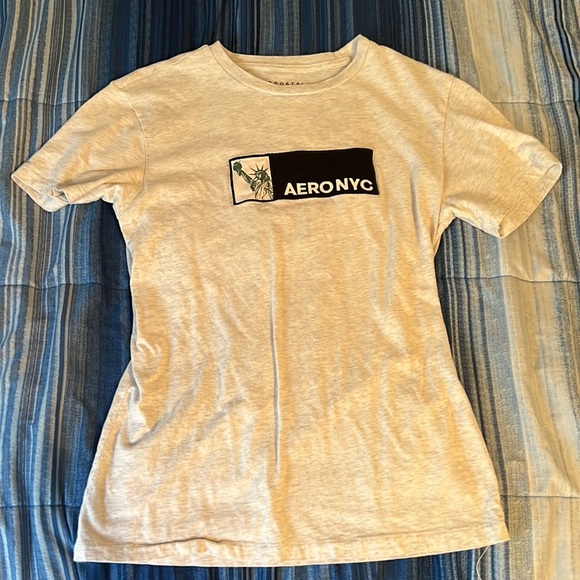 Aeropostale White Tee W/ statue of liberty, very comfy and great fit! :) - Picture 1 of 4